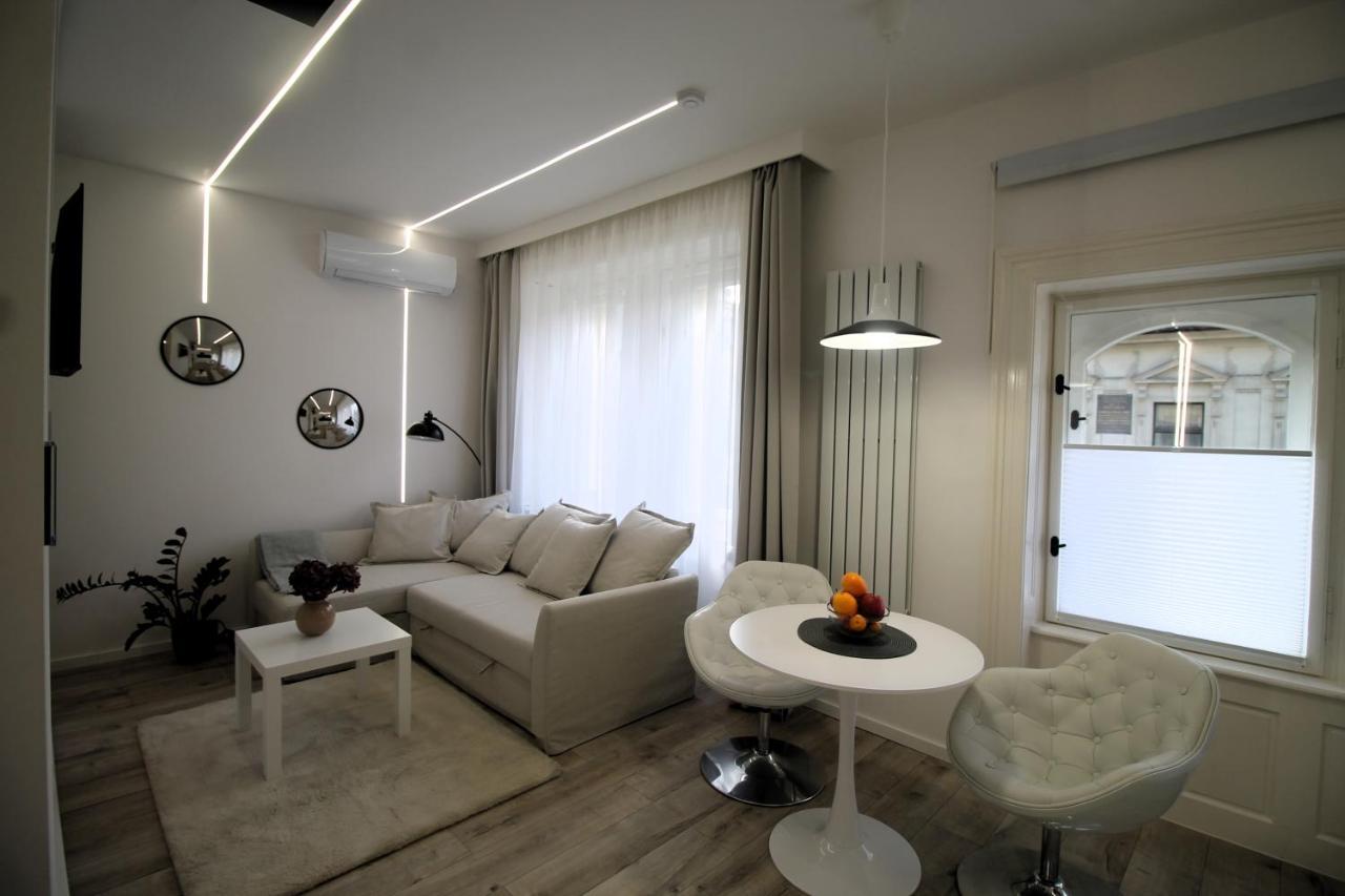 Modern Studio A Belvaros Koezepen Parkoloval- Kata Studioapartman Дьор Екстериор снимка