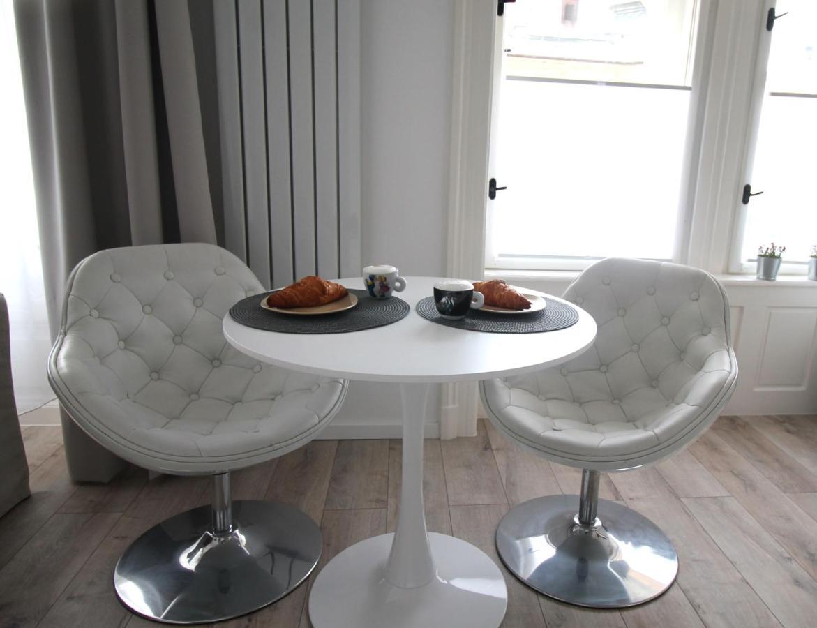 Modern Studio A Belvaros Koezepen Parkoloval- Kata Studioapartman Дьор Екстериор снимка
