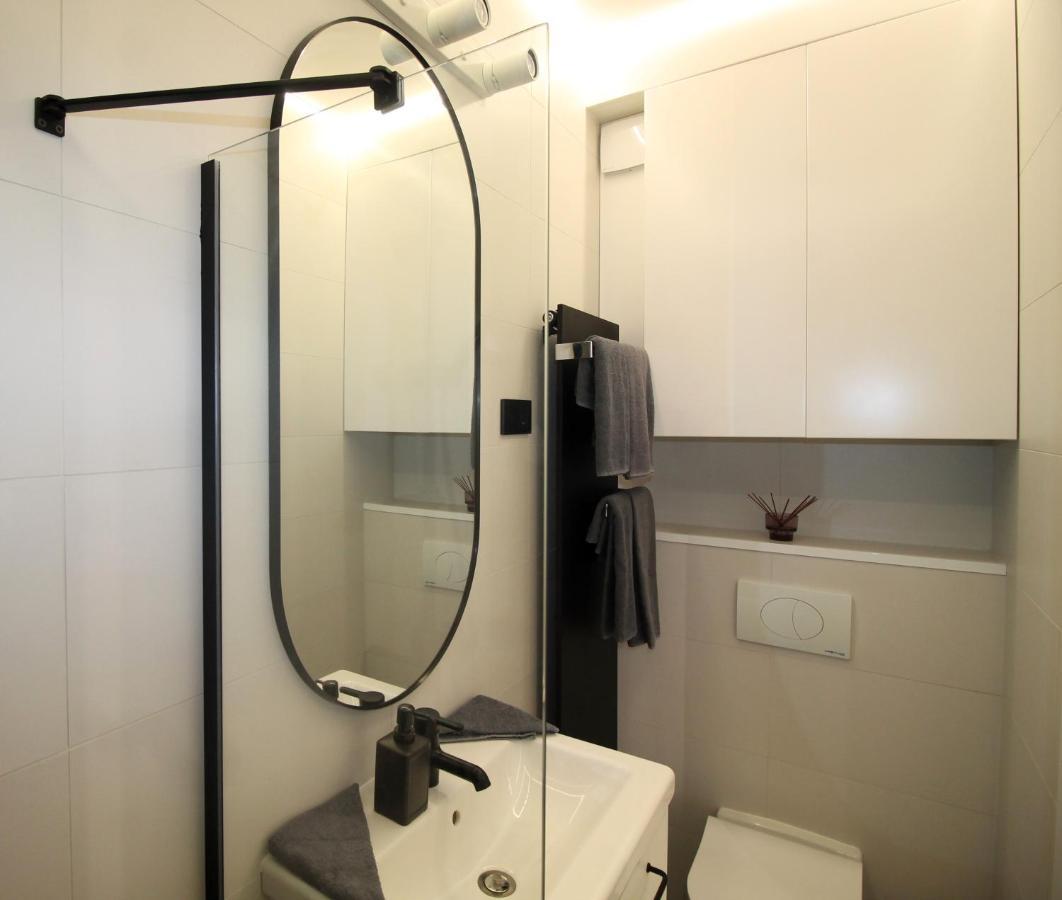 Modern Studio A Belvaros Koezepen Parkoloval- Kata Studioapartman Дьор Екстериор снимка