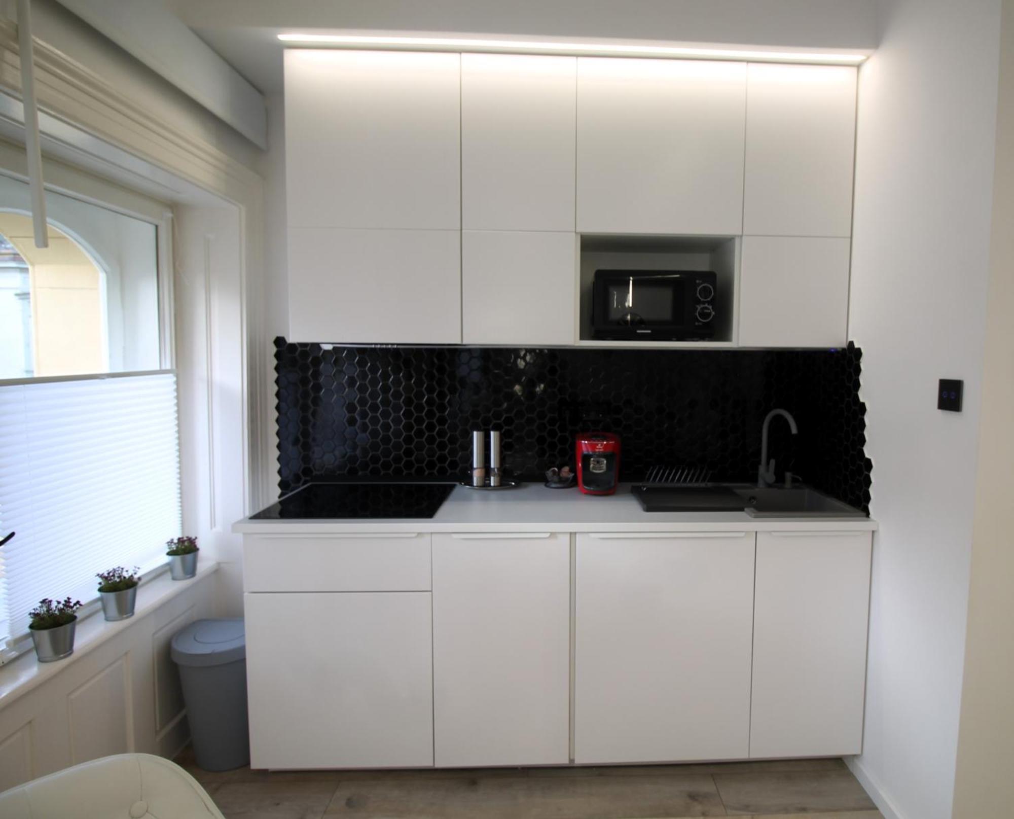Modern Studio A Belvaros Koezepen Parkoloval- Kata Studioapartman Дьор Екстериор снимка